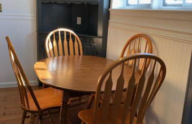 Private house with 3 bedrooms and 1 bathroom, free parking, convenient to NYC Manhattan bus and train, MetLife Stadium FIFA World Cup 35 minutes away - Foto 2