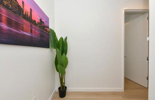 Contemporary Luxury 3BR 2BA Downtown NYC - Photo 21