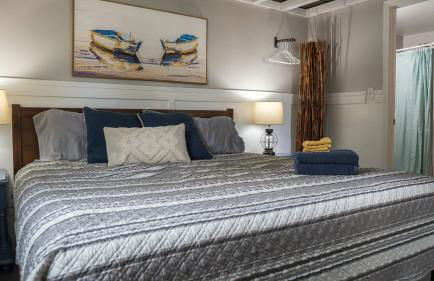 Sister Lake Cottages - Unit 1 - Photo 11