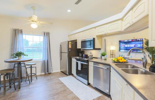 Salty Tide Getaway - Nightlife, Pool, Play, Beach - Foto 7