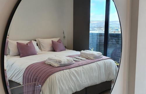 Central Penthouse with Hot Tub & Views 24 Cheltenham - Photo 15