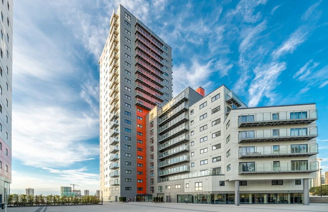 Skyvillion - River View Mins To O2 & London Excel - Photo 1