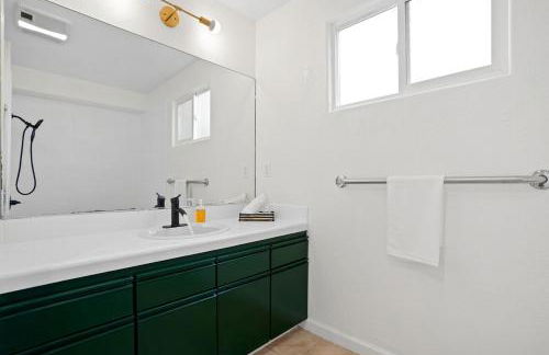 Beachy 1BR Escape with Sofa Bed - Golf & Beach Nearby - Photo 2