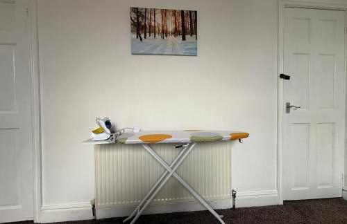 Leeds Serviced Accommodation - Apartments - 3 Bed House-Close To Centre -M621 & M1 - Contractors - Business Travellers - Families - Photo 12