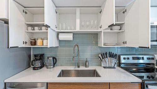 Downtown views! Amazing pool gym hottub Luxury apt - Foto 2