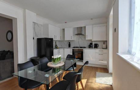 4 Bedroom 2 Bathroom House - Free parking - Foto 18