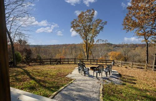 3BR Home w Hot Tub & Sunset Views Near SIUC - Foto 3