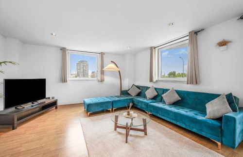 Riverside Apartments with Balcony, 1 Min Walk to Vauxhall Station - Foto 9