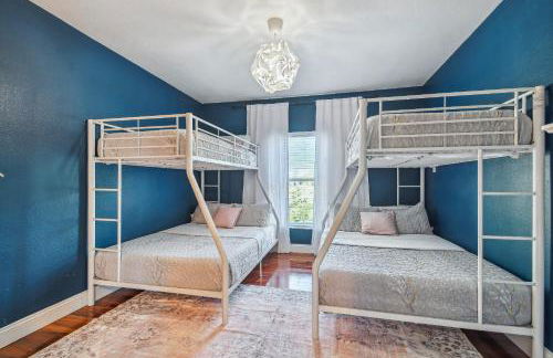 Tropical Retreat with Heated Pool & Firepit - Foto 23