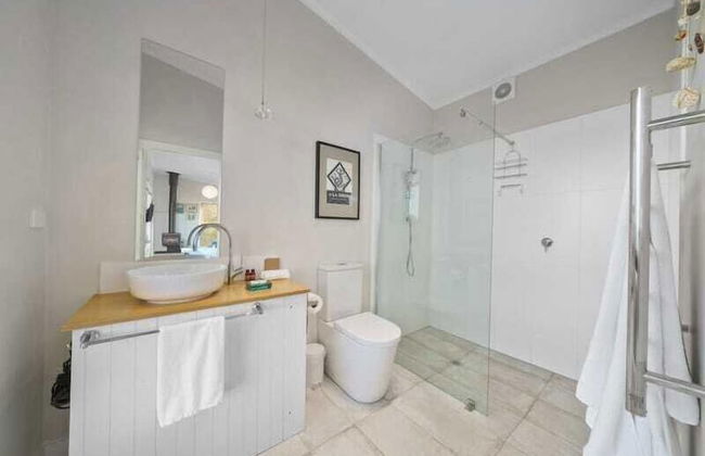 Flotsam Studio Accommodation - Photo 41