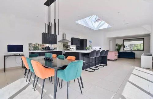 Country Manor Pool & Spa Games Room Cinema - Photo 7