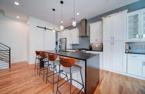 Luxe Townhome Rooftop Hot Tub Parking - Photo 32