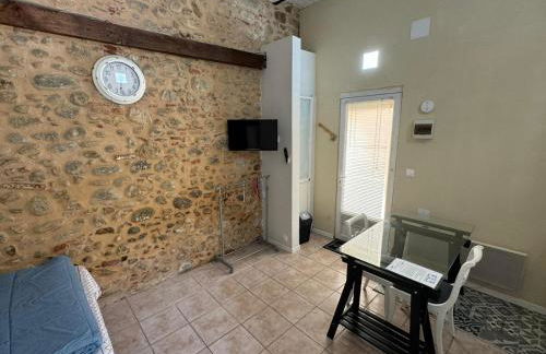 Studio à Le Boulou centre ville- pour 2 - petit prix- Juillet-aout réservation d'1 semaine minimum-check in 17-19h - Foto 6