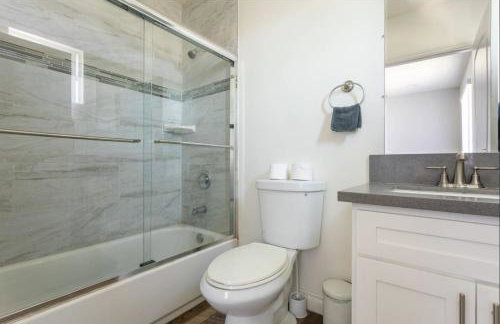 Cheerful 5BR house with parking near USC - Photo 22