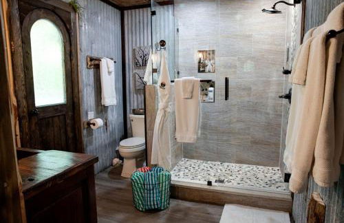 Hobbit Treehouse with Waterfall on the Brazos River for Glamping in Texas - Foto 9