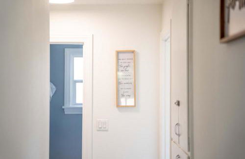 Spacious 5B2B home 5 min to airport with AC, Game Room, WiFi, Parking - Photo 37