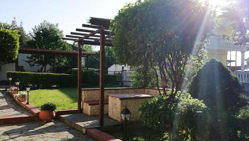 "The plane trees" - Foto 3, Garden