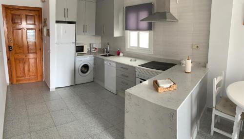 Apartamento con terraza en primera línea de playa - Foto 5, stove, dishwasher, pet friendly, toaster, minibar