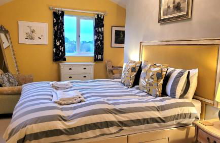 East Wing Cottage - Peaceful Village Retreat with Tennis Court Access - Foto 6