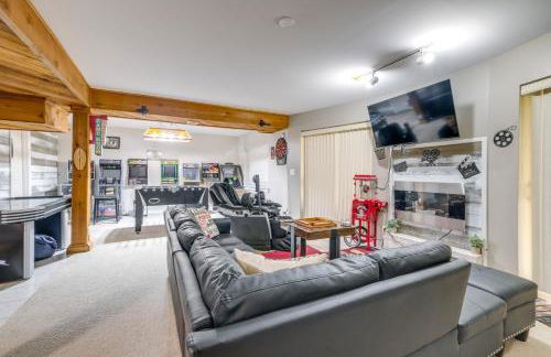 Spacious and Serene Lake Ridge Retreat with Game Room! - Foto 23