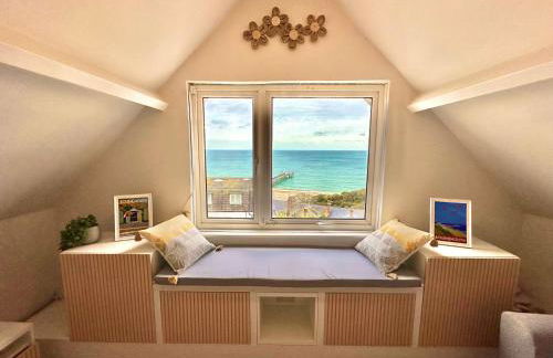 Pier View Retreat - 5 Mins Walk to Beach - Sea Views With Parking - Photo 16