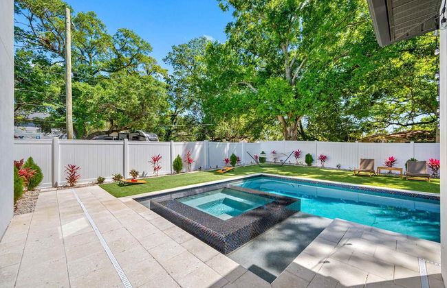 Luxury Tampa Home w/ Pool, Jacuzzi & Amenities - Foto 32