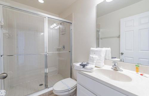 4BR Bella Vida Lakeview Pool Townhome - Photo 21