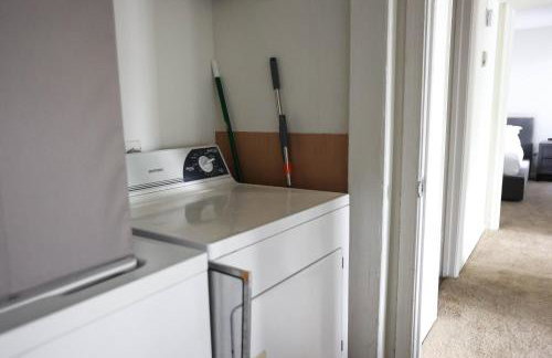 Wyndham 219 Modern 2br suite, Parking - Photo 13