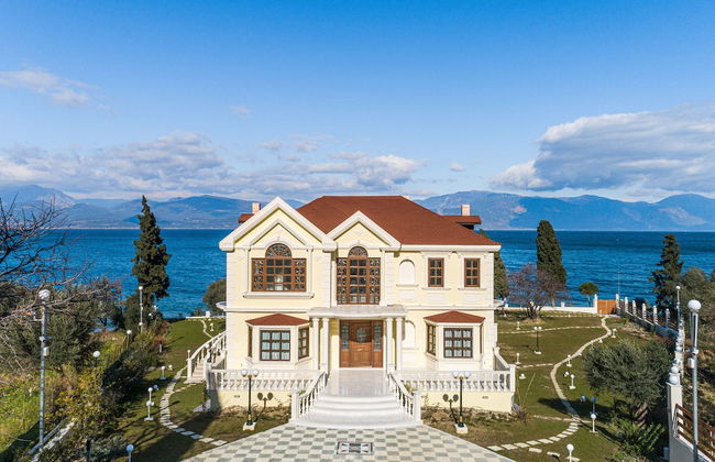 Villa Filoxenia - by the sea - up to 12 guests - Foto 1