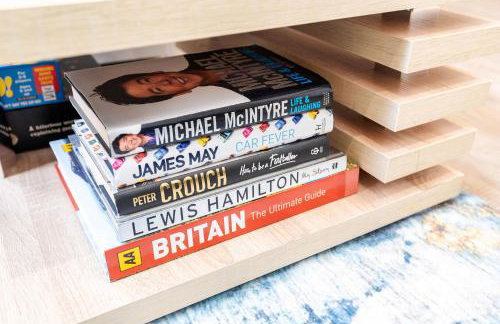 Long Stay Offers, Modern Amenities, Fully Equipped, All Bills Included, Perfect Location, King Size Bed, Fast Wifi - Foto 46