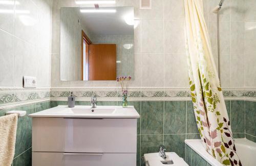 Apartamento céntrico en la playa con piscina. - Foto 16