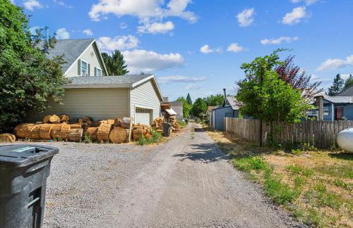 Charming Downtown McCloud Retreat home - Foto 35