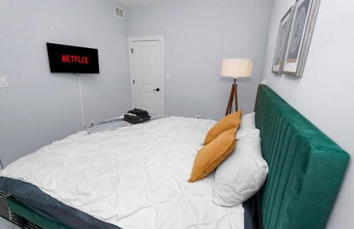 Spacious 3BR Family Oasis Sleeps 8 with Free Parking Near Medical District, Douglas Park and University of Illinois Chicago - Foto 16