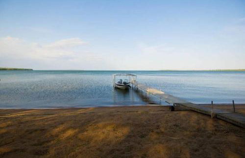 Dog Friendly Leech Lake Home w Perfect Beach Garage Boat Lift - Foto 24