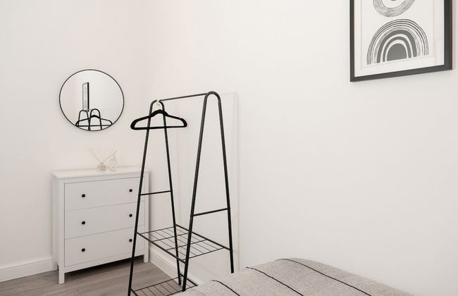 Woodside Park 3 Bedroom Apt with Parking - Foto 14