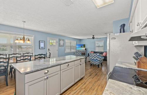 Anchors Away - Private Pool, Seasonal Hot Tub, Game Room, Walk to Beach, Pets OK - Photo 5