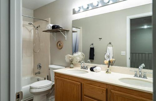 5BR 3BA Family friendly entire home w pool, spa, games, tvs, and more - Photo 18