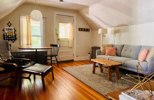 Cozy 1BD in Burlington’s Coolest Neighborhood - Photo 1