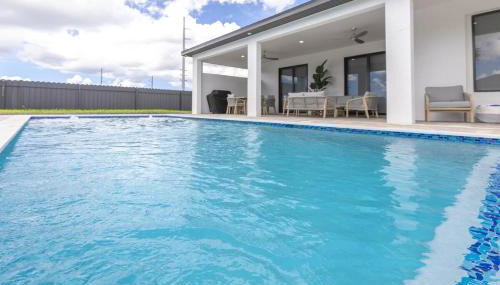 KING BED - FREE Pool Heat - 85 in TV - 4BR Villa - Foto 3