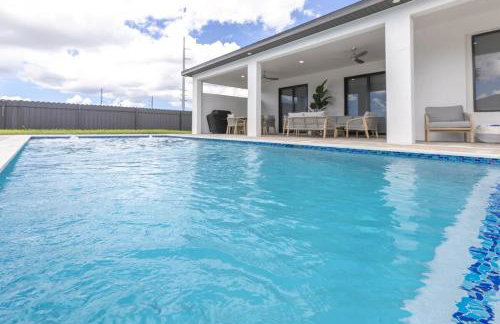 KING BED - FREE Pool Heat - 85 in TV - 4BR Villa - Foto 3
