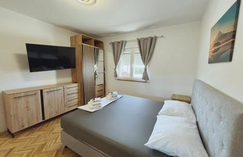 Apartman Luci - Private Heated pool - Photo 5