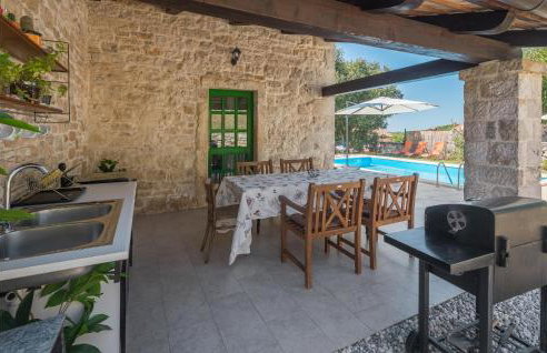 3 Bedroom Lovely Home In Sorici - Photo 11