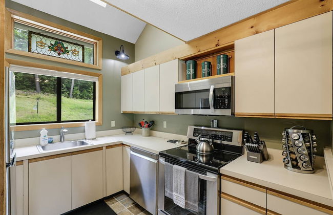 Valley Escape - Photo 18