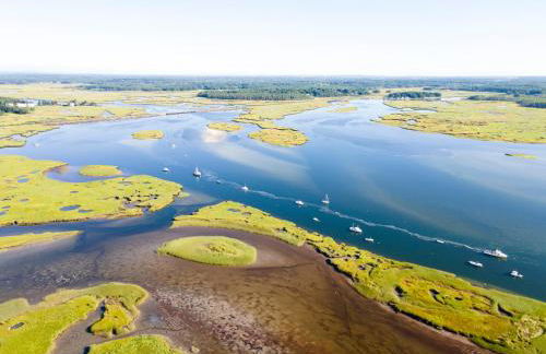 Spacious 4BR Beach Retreat, Steps to Pine Point - Foto 56