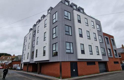 Number 15 Luxurious Two Bedroom Apartment - Photo 35