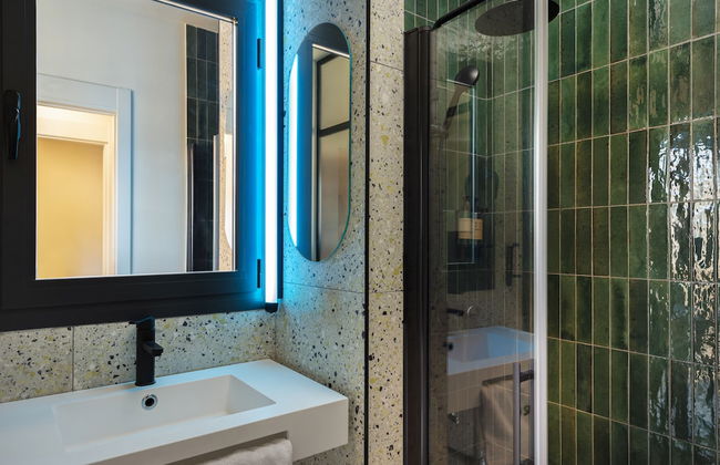 Coeo Peña Design Apartments - Photo 34