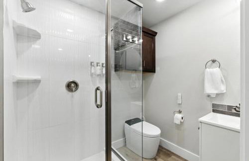 The White House Coveted Triplex Near Lake - Foto 52