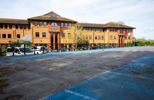 #57 Central Taunton 2BR APT - Sleeps 6 - 5 mins to Taunton Player Ready 2 - "Perfect For Contractors and Families - Free Parking" - Foto 46