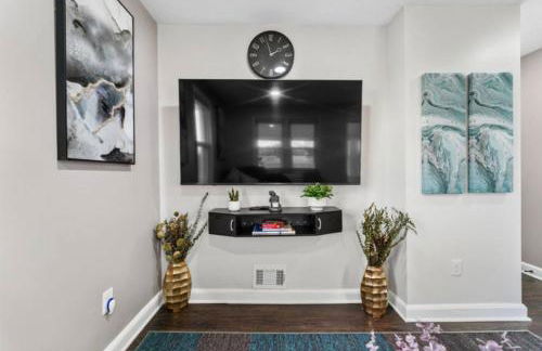 Two Dulles homes 1 price sleeps 16 w-EV parking - Foto 40