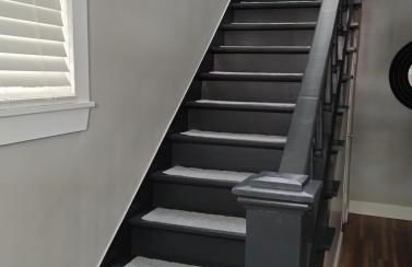 The Bluebird Guesthouse *walk to downtown* - Photo 15